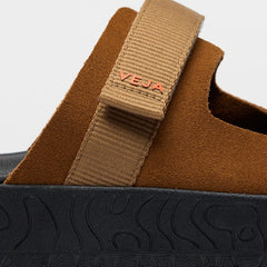 ARPOADOR SUEDE VEJA X HOMECORE COGNAC TENT BLACK